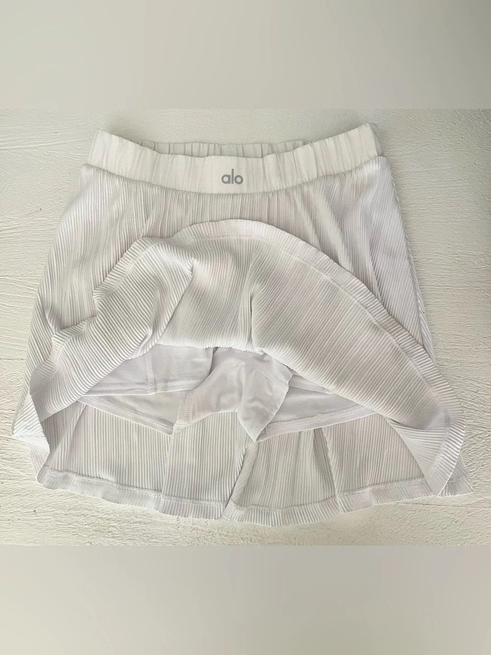 ALO Yoga Women's White micro plisse tennis skirt XS